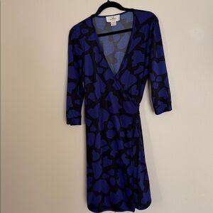 JB by Julie Brown Abstract Blue and Black Wrap Dress